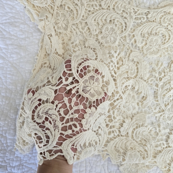 ISSI Cream Cotton Lace Crochet Slip Over Boho Top - Picture 3 of 6